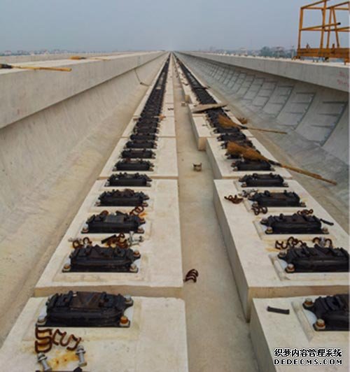 鐵路橋面噴涂聚脲防水施工