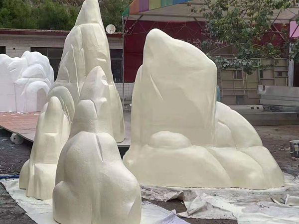 泡沫假山涂料聚脲硬化噴涂