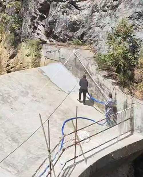 混凝土抗滲材料 聚脲噴涂機設備(圖2) 混凝土抗滲材料聚脲噴涂案例